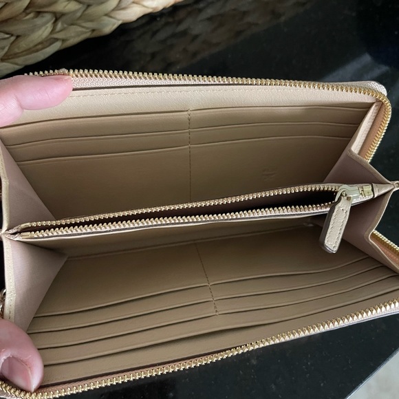 MCM Large Zipped Wallet!!! - Picture 3 of 6